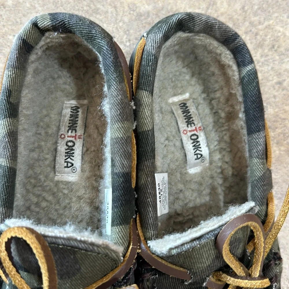 Kids Minnetonka camouflage moccasin size 12